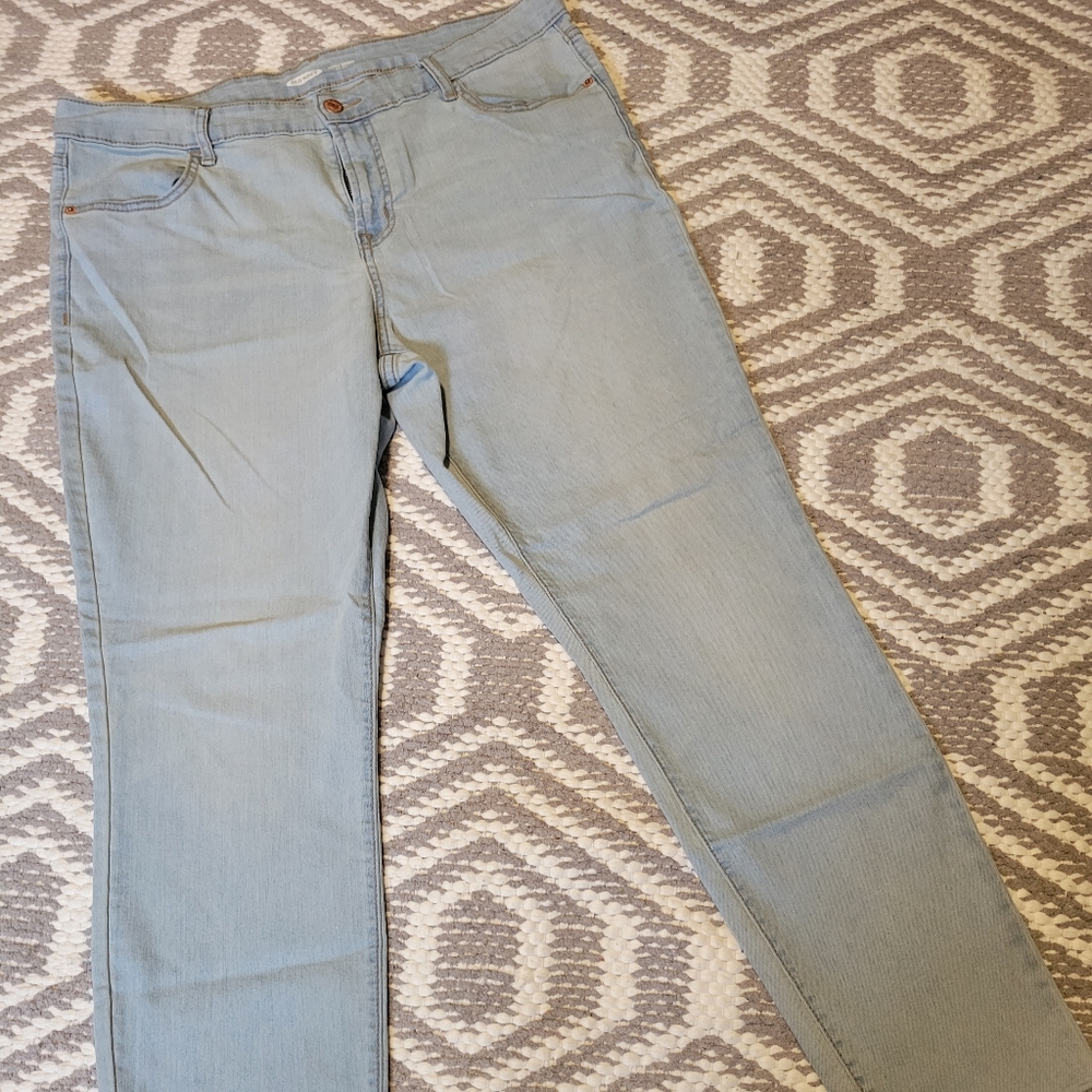 EUC Light blue skinny jeans